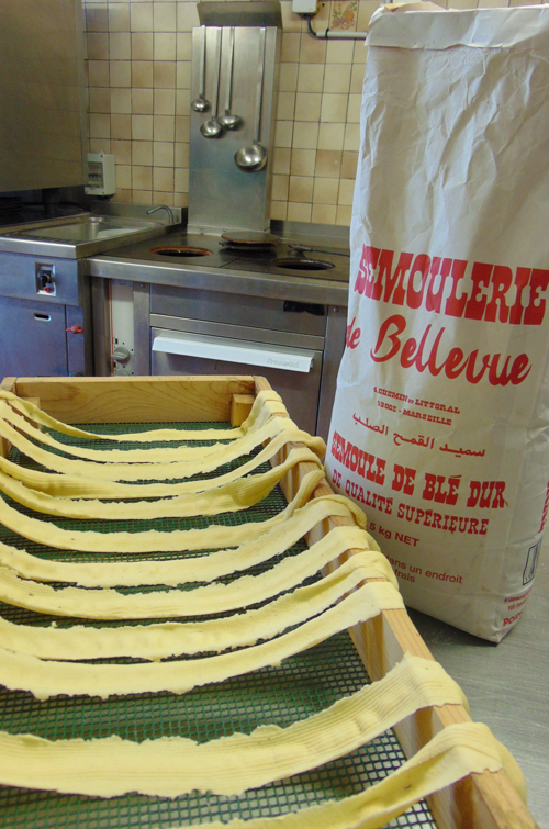 Fabrication de pâtes fraiches artisanales à l'Auberge du Bas Chalus