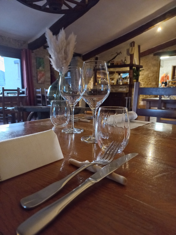 Salle de restaurant de l'auberge de Bas Chalus
